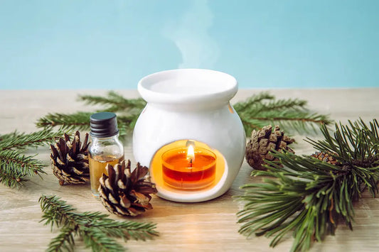 brûle-parfum en céramique qui diffuse de l'huile essentielle