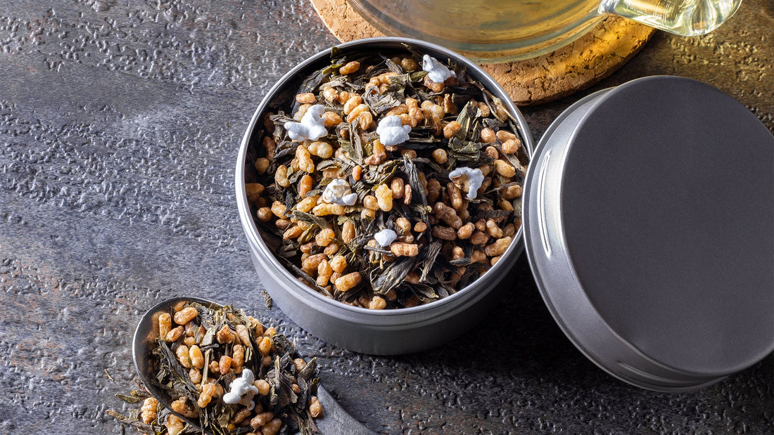 thé genmaicha dans une boite de conservation