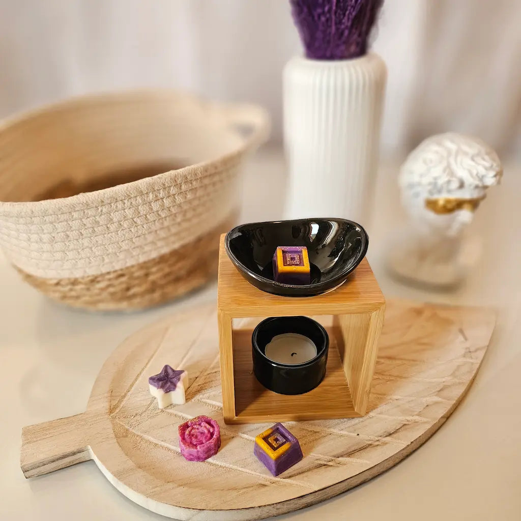Brule parfums en bambou et céramique noire vue de haut avec fondants parfumes